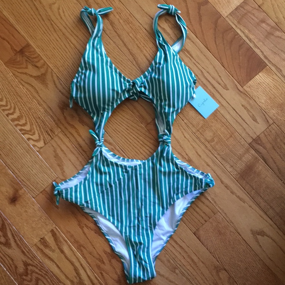 NWT Cupshe cutout one piece swimsuit